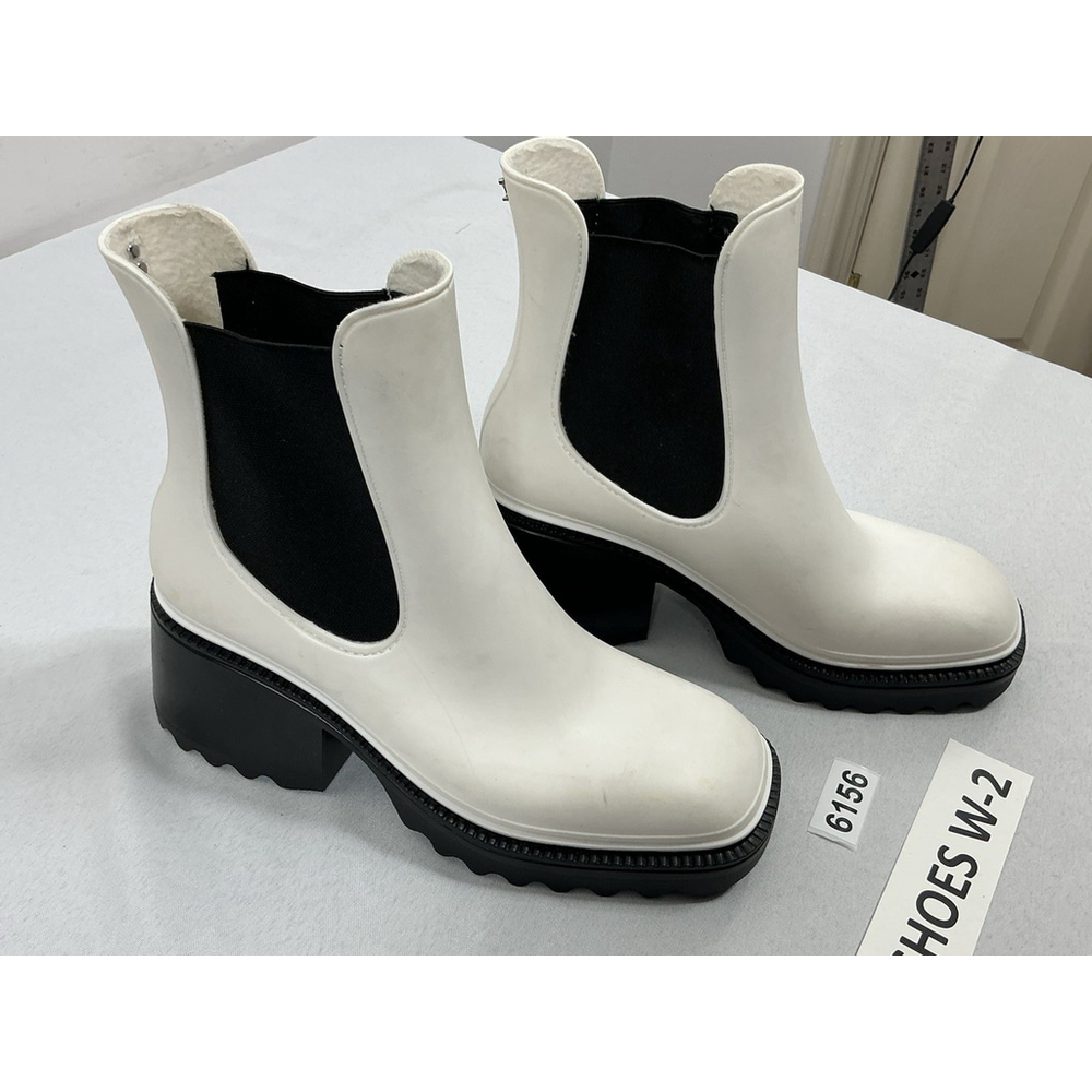 Womans Circus Pullon Ankle Boots 9 White Black Square Toe Chunky Heel Elastic